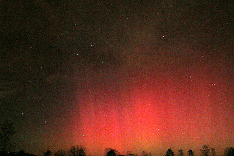 A very rare "red Northern Lights" over Virginia in 2003. (Greg Redfern)