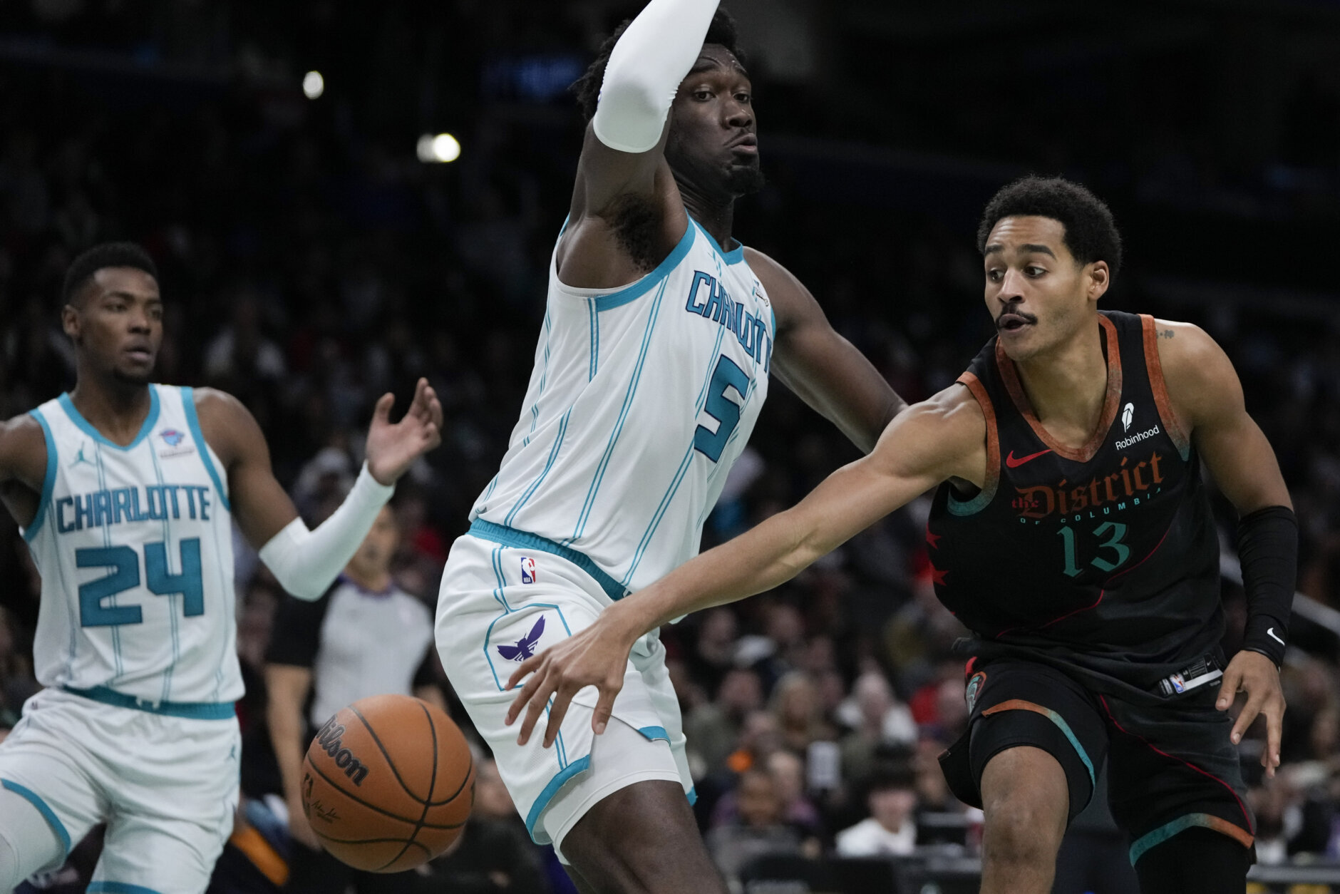 Hayward, Ball lead late Hornets surge past Wizards in their NBA In