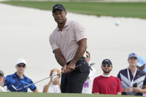 Tiger Woods has a sloppy finish for a 75 in his return in the Bahamas