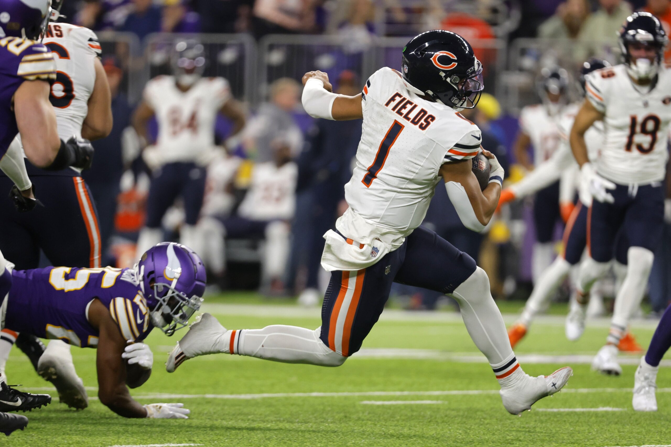 Bears Outlast Vikings 12-10 On 4th Field Goal By Santos After 4 ...