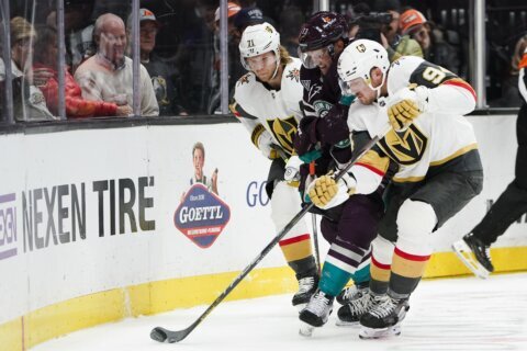 Ducks rally for 6th straight win, snap Golden Knights' 12-game point streak with 4-2 victory