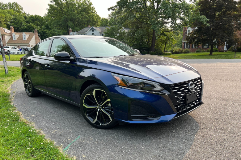 Car Review The Nissan Altima Sr Vc Turbo Wakes Up The Midsize Sedan