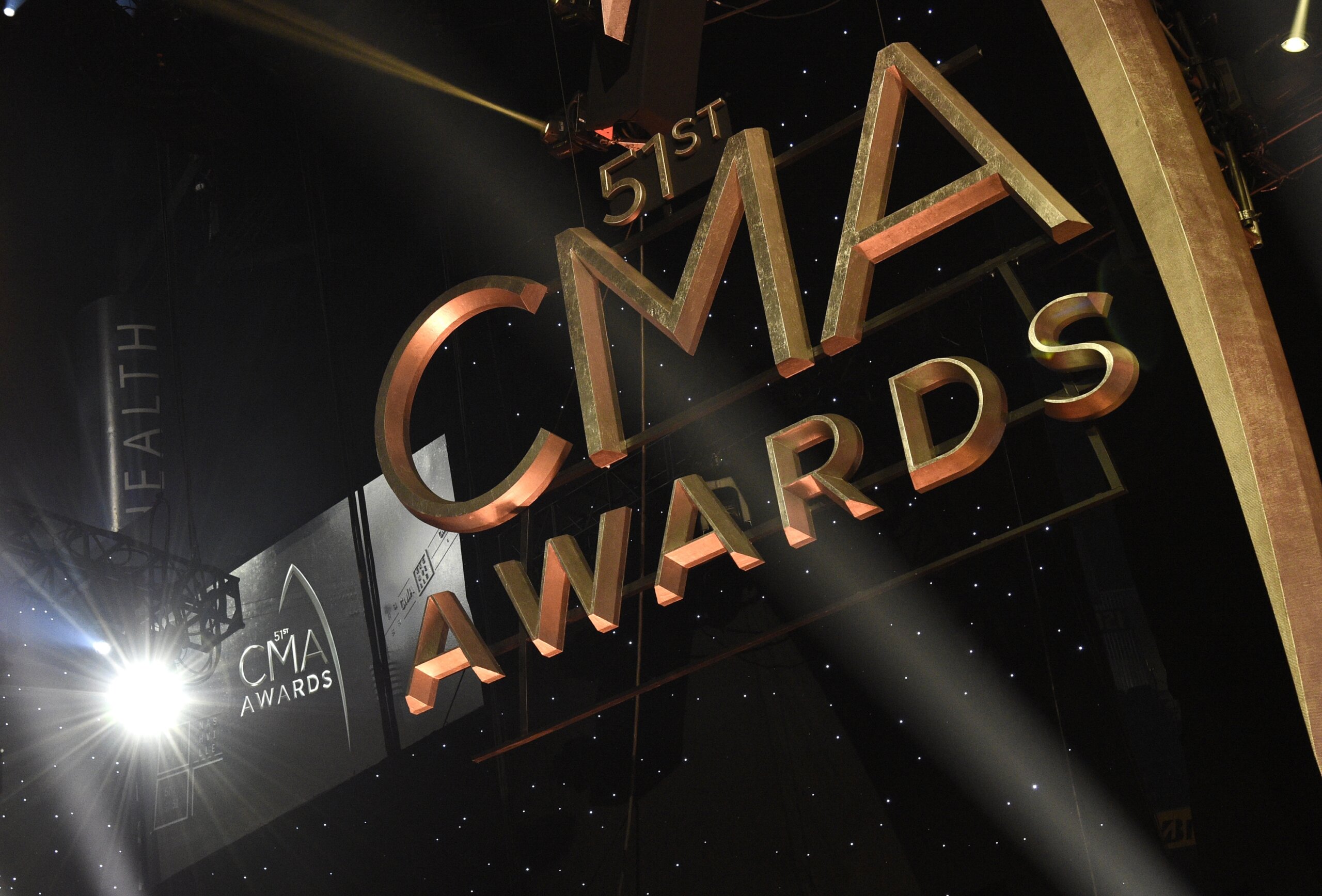 CMA Awards will pay tribute to Jimmy Buffett during a show hosted by