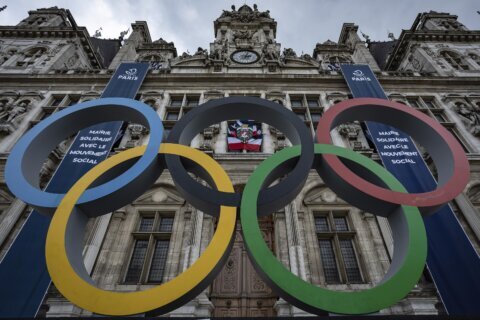 Paris angers critics with plans to restrict Olympic Games traffic but says residents shouldn't flee