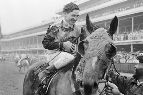 Bobby Ussery, Hall of Fame jockey whose horse was DQ'd in 1968 Kentucky Derby, dies at 88