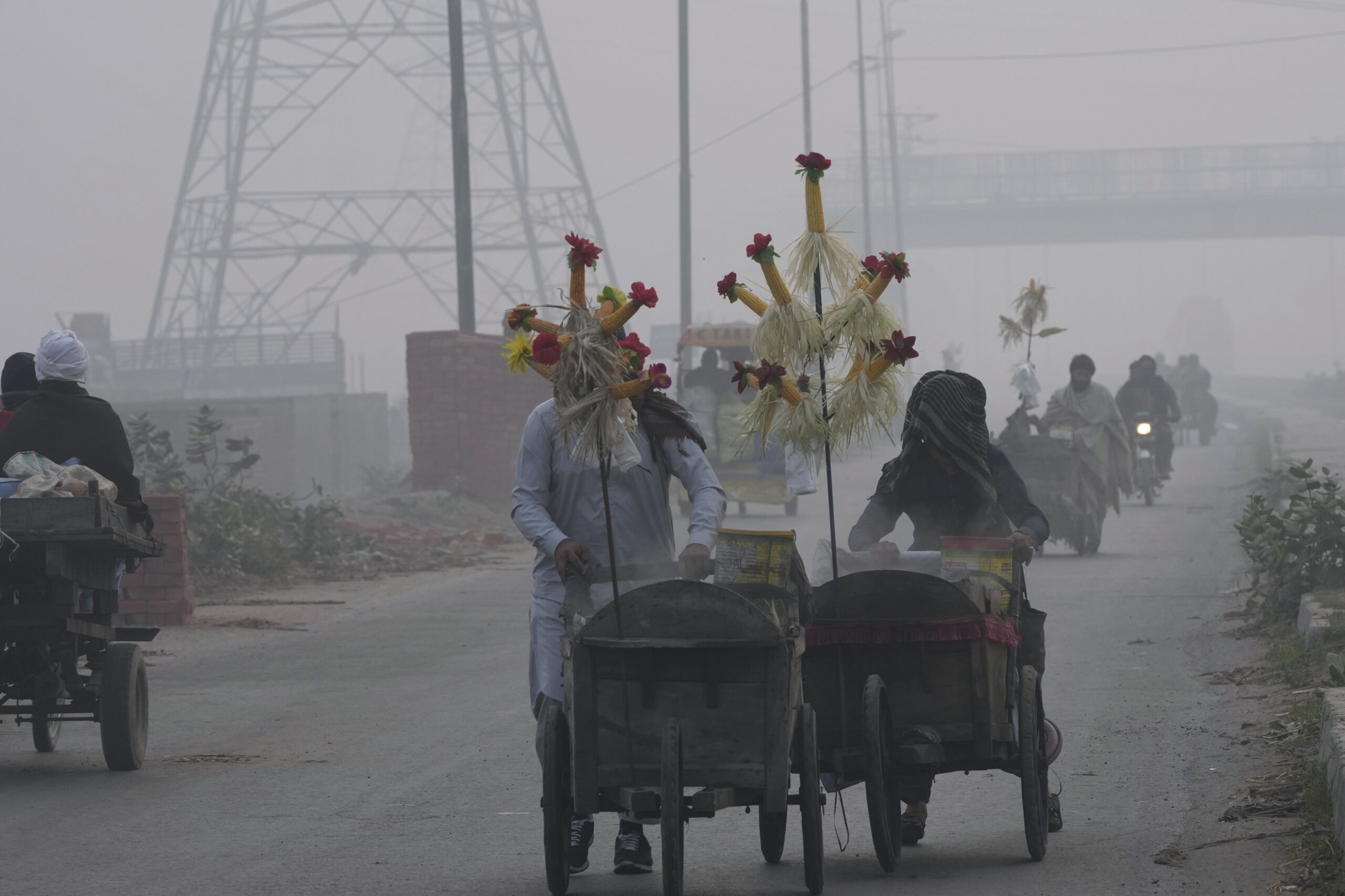 Toxic Heavy Smog In Eastern Pakistan Makes Tens Of Thousands Sick ...