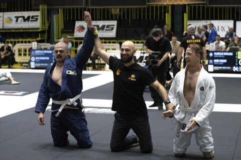 Ukrainian war veterans with amputated limbs find freedom in the practice of jiu-jitsu