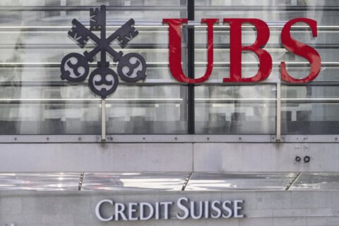 UBS reports pre-tax loss in 3Q but says benefits of Credit Suisse merger gather steam