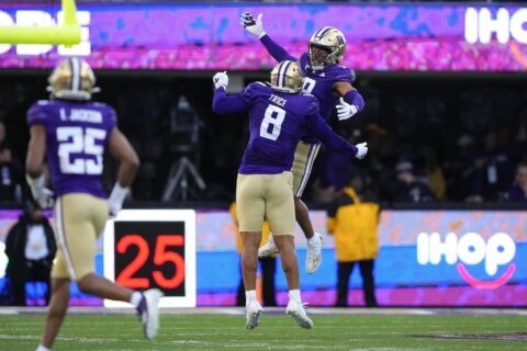 No. 4 Washington finishes perfect regular season with 24-21 win over Washington State in Apple Cup