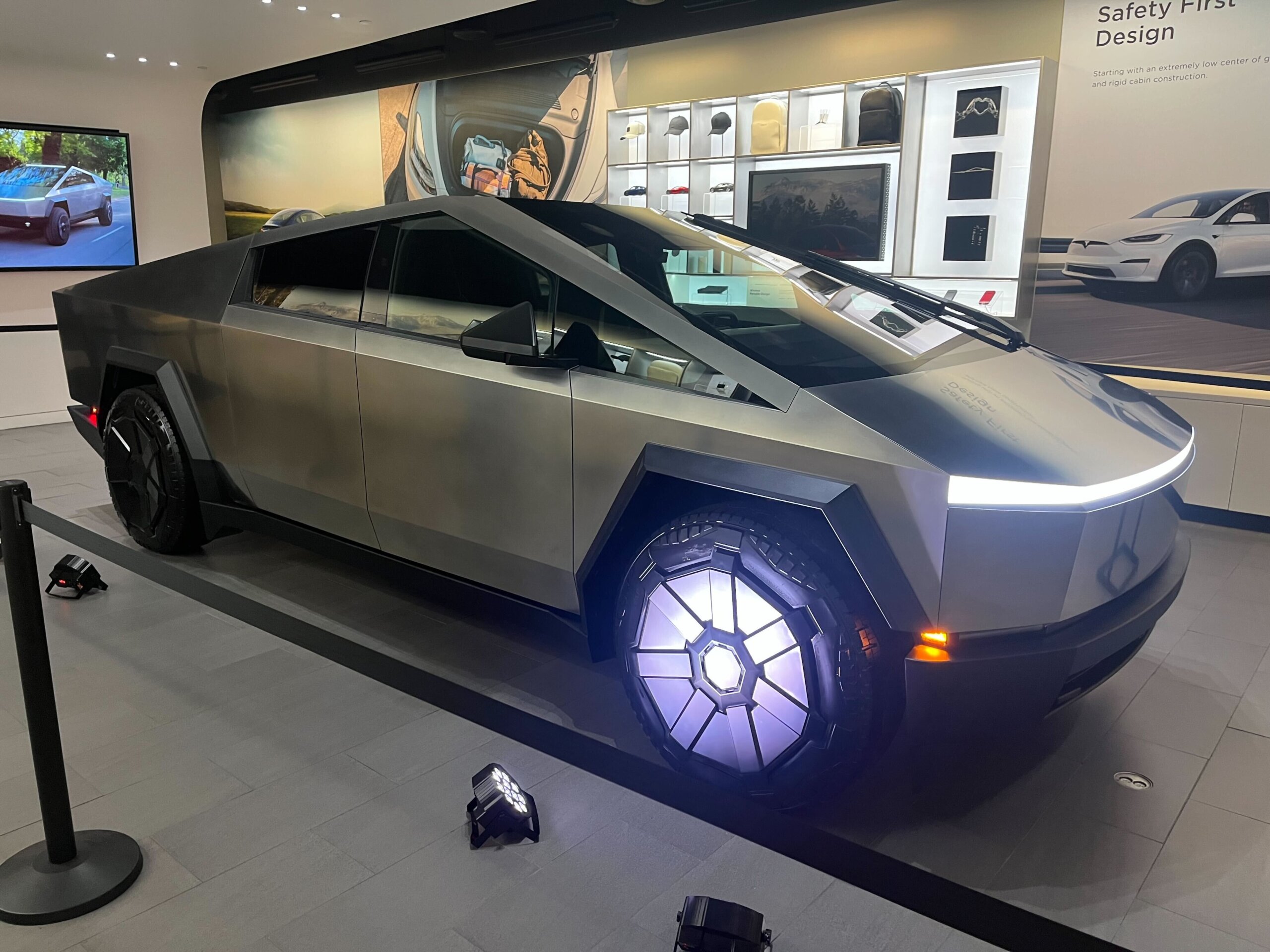 ¿Quieres ver el nuevo Cybertruck de Tesla?  Hay uno en el condado de Montgomery.
