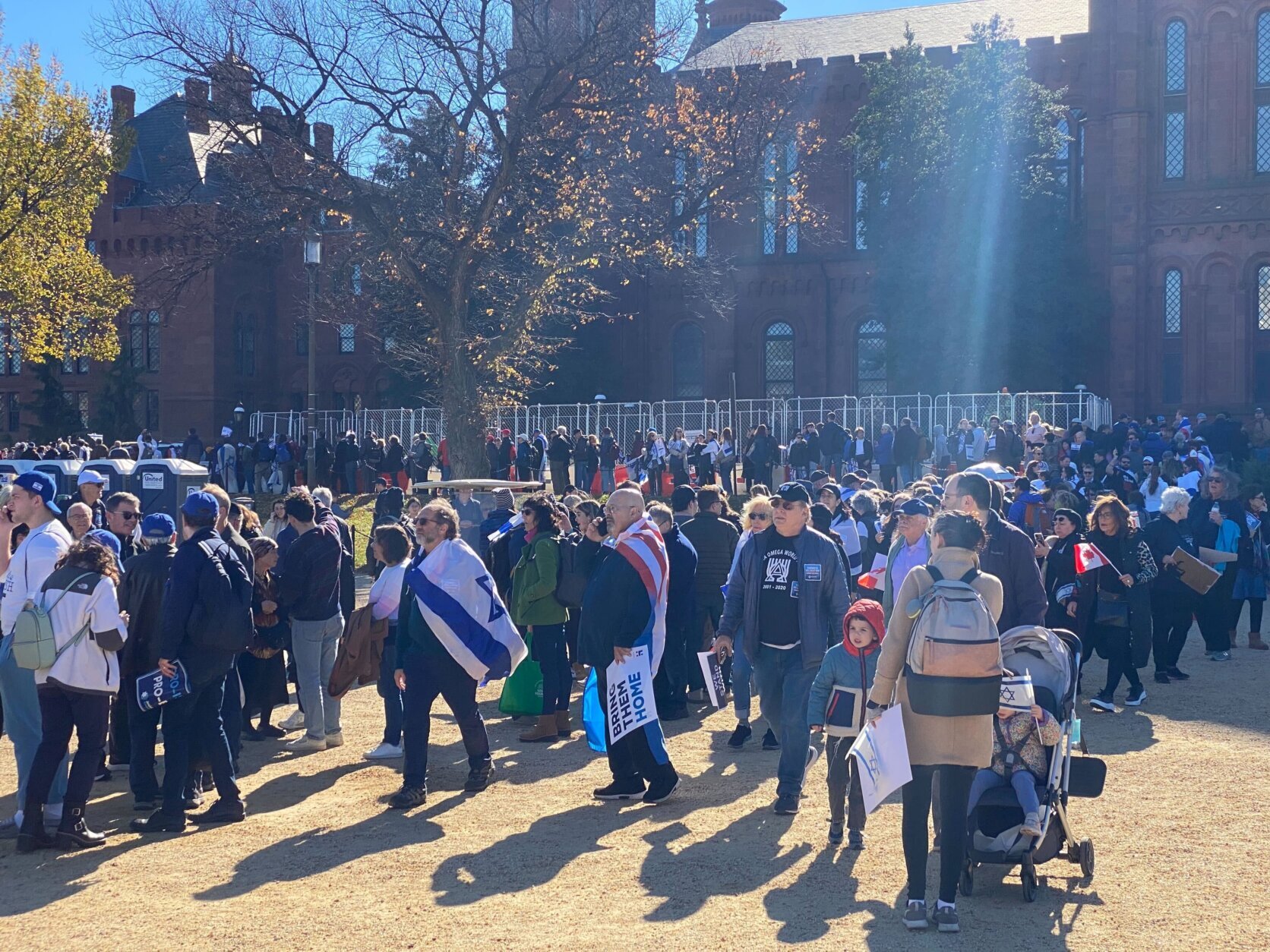 A crowd of people gather in support of Israel