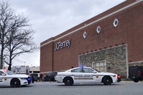 Man with knife ends barricade inside JC Penney dressing room at Wheaton Mall after police use pepper ball