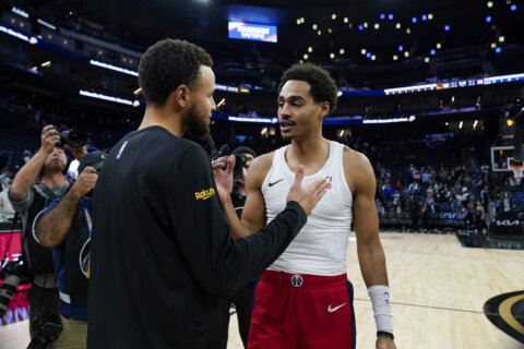 Stephen Curry outduels former teammate Jordan Poole to help Warriors beat Wizards, 129-118