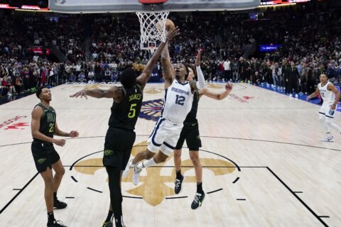 Ja Morant scores 34 in return from ban, hits game-winner at horn to lift Grizzlies over Pelicans