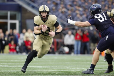Army holds on with goal-line stand in final seconds, beats Navy 17-11