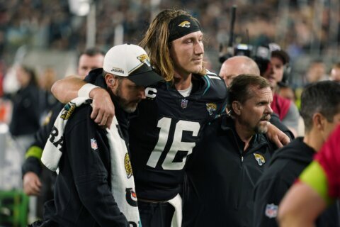 Days after injuring ankle, Lawrence starts for Jaguars in loss to Browns
