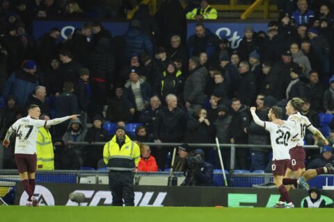 Man City inspired by world champion badge to rally for 3-1 win at Everton. Rare home win for Chelsea