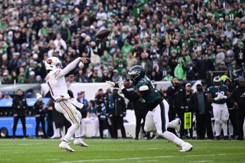 Kyler Murray throws 3 TD passes as Cardinals rally past Eagles, disrupt Philly's playoff path