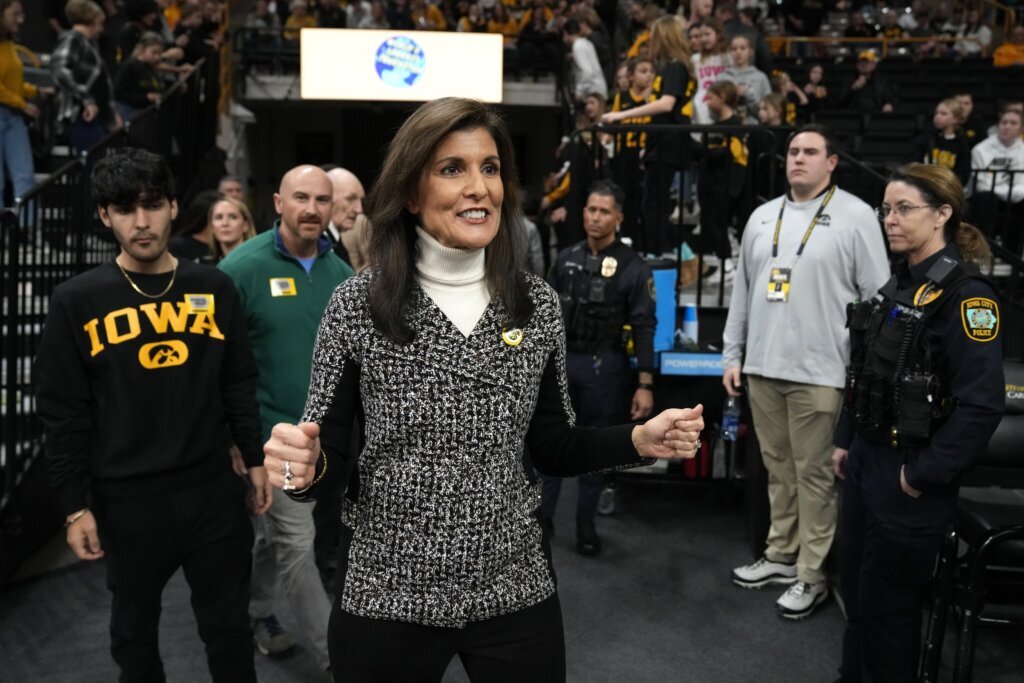 Presidential candidate Haley cheers on Iowa hoops star Caitlin Clark in between campaign stops