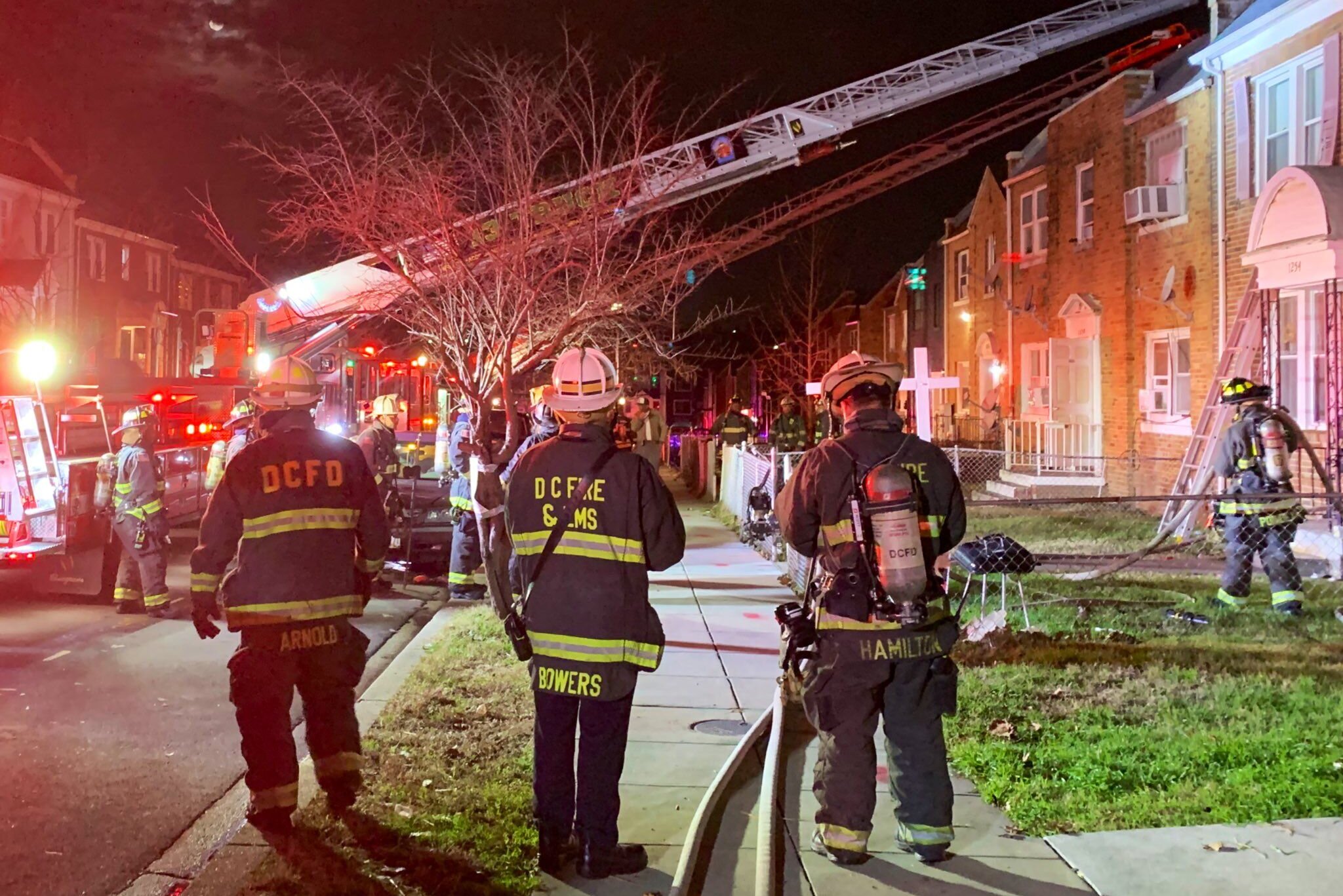 19 residents displaced by apartment fire in Northeast DC – WTOP News