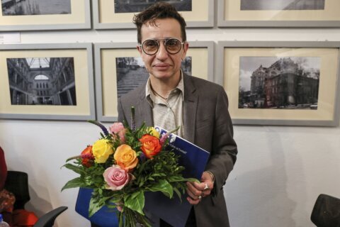Author receives German prize in scaled-down format after comparing Gaza to Nazi-era ghettos