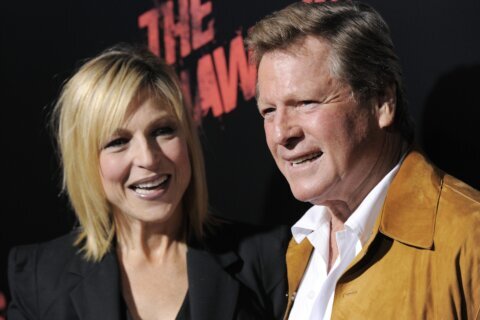 Ryan O'Neal, star of 'Love Story,' 'Paper Moon,' 'Peyton Place' and 'Barry Lyndon,' dies at 82