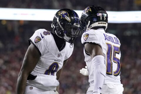 Lamar Jackson leads the Ravens past the 49ers 33-19 in a showdown of the top 2 teams