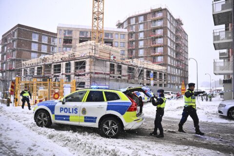 5 people seriously injured when a construction site elevator plunged to the ground in Sweden