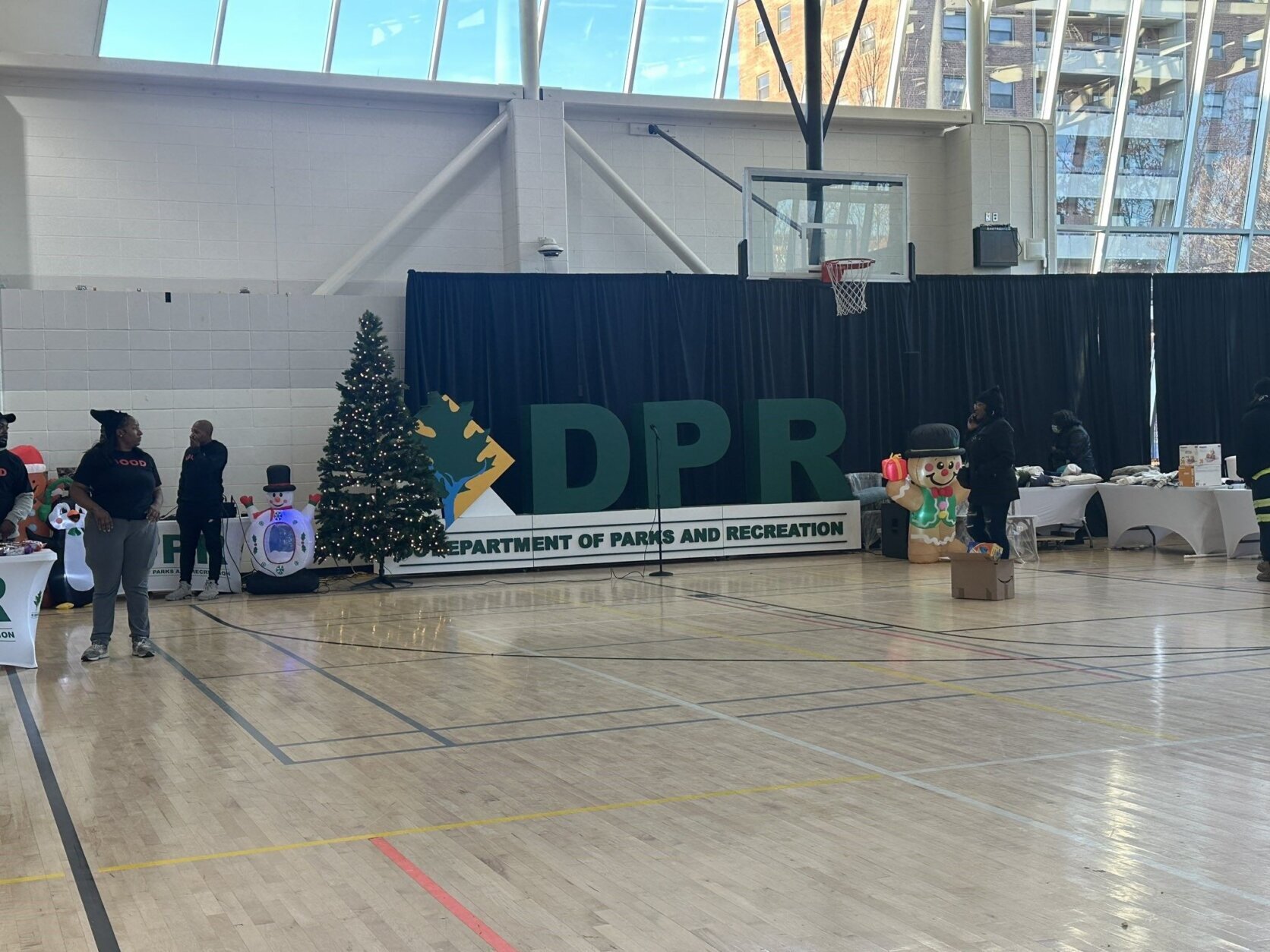 a christmas tree and a sign that says DPR in the recreation center