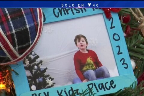 Extraña enfermedad arrebata a familia niño de 5 años el Día de Navidad
