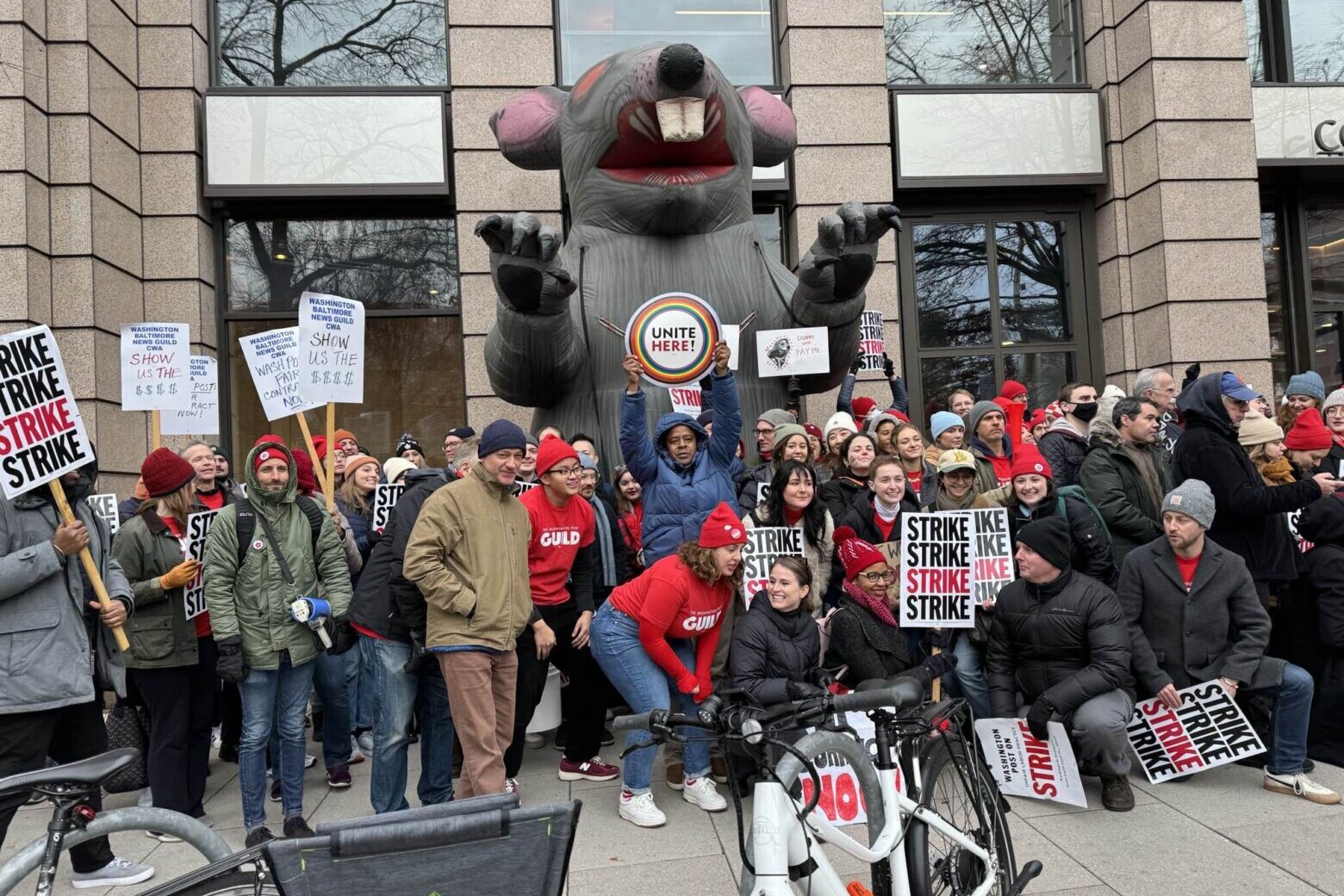 Inflatable rat looms over Washington Post union employees picketing during strike – WTOP News