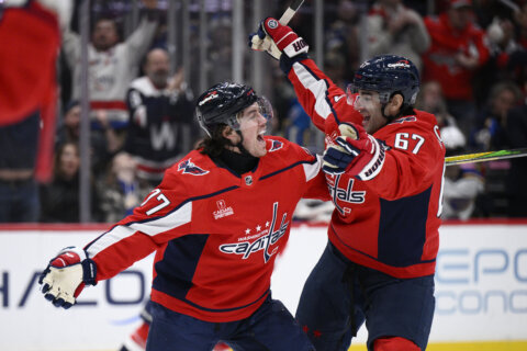 T.J. Oshie has a hat trick as the Capitals win their 2nd in a row by beating the Blues 5-2
