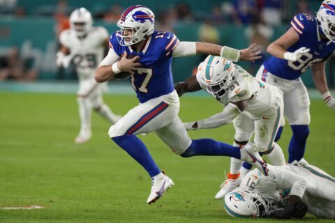 Josh Allen rallies Bills for 21-14 win over Dolphins. Buffalo secures No. 2 seed in AFC