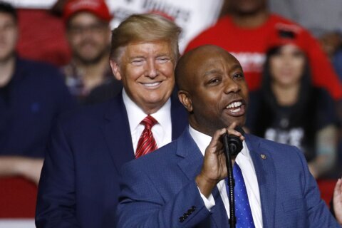 Tim Scott endorses Donald Trump ahead of New Hampshire Republican primary