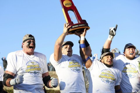 South Dakota State repeats as FCS champs with 29th consecutive win, 23-3 over Montana