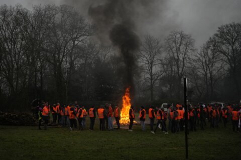Protesting farmers heap pressure on new French prime minister ahead of hotly anticipated measures