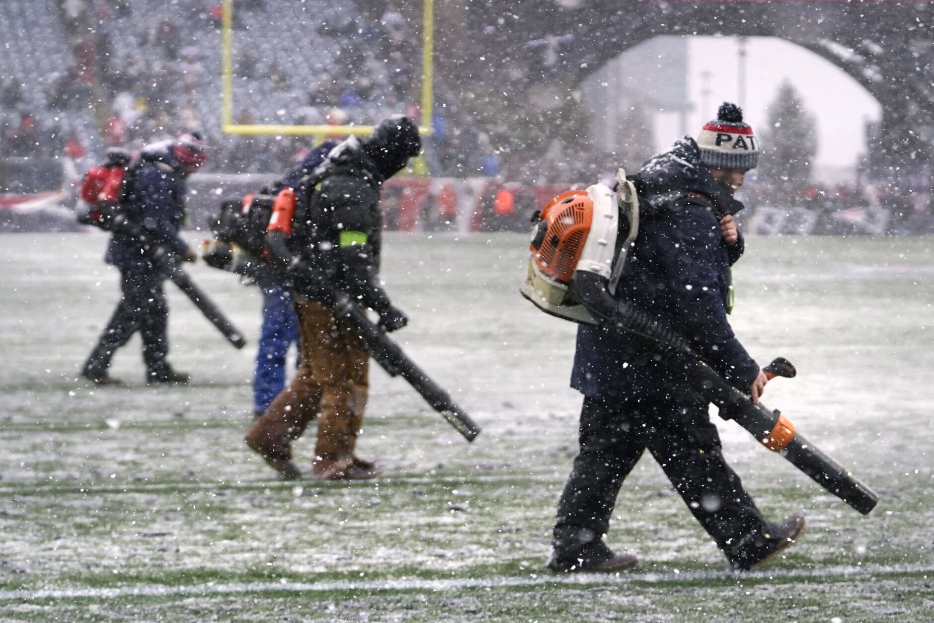 Winter storms dump snow on both US coasts as icy roads make for hazardous  travel - WTOP News