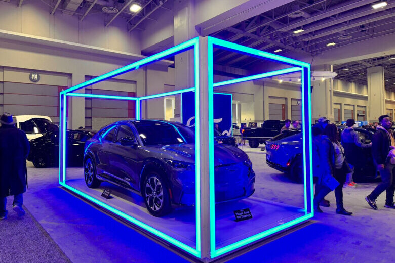 豪车和新能源汽车在华盛顿车展上盛大亮相
