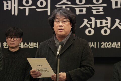 'Parasite' director calls for a thorough probe into the death of actor Lee Sun-kyun