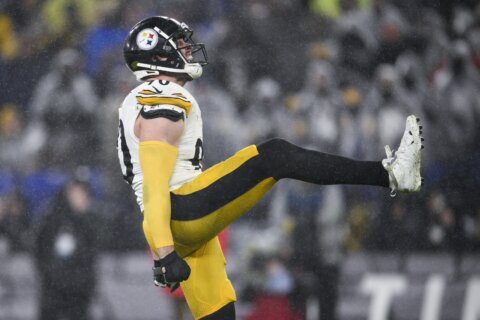 Pittsburgh’s T.J. Watt injures knee, leaving his status uncertain if Steelers reach playoffs