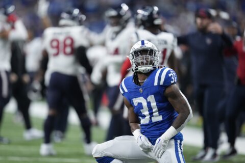 Dropped 4th-down pass costly as Colts squander playoff chance with 23-19 loss to Texans