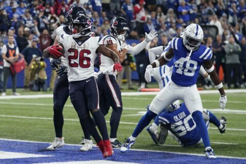 Texans wrap up playoff spot with 23-19 victory over Colts