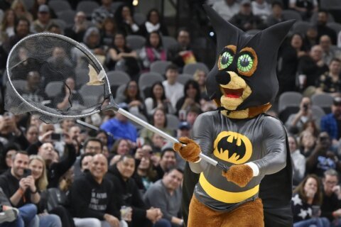 Spurs mascot The Coyote captures bat with net – to the delight of Wembanyama