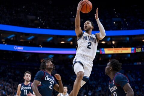 UConn beats Villanova 66-65, wins second straight game since hitting No. 1 in AP Top 25