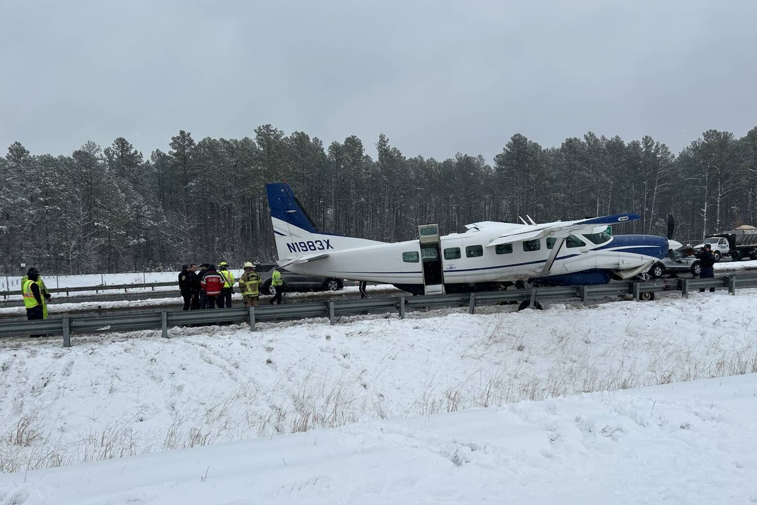 A small commuter airplane made an emergency landing on the Loudoun County Parkway on Jan. 19, 2024. (WTOP/Scott Gelman)