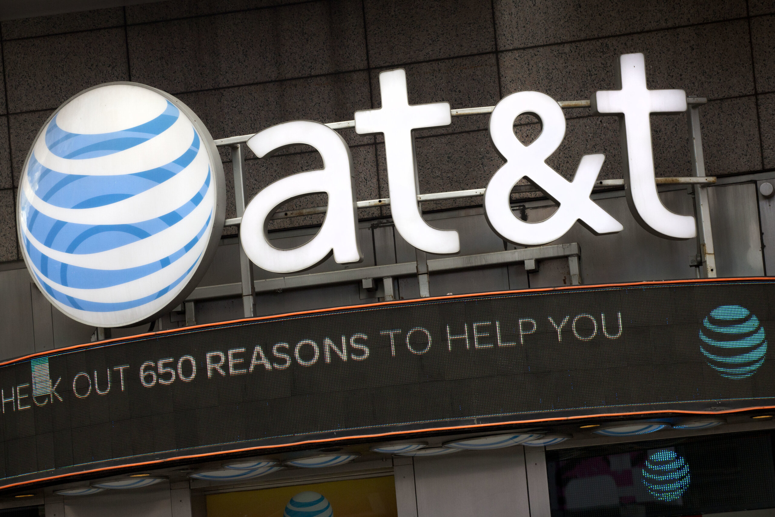 如果你在华盛顿特区遇到了AT&T的故障并且需要拨打911，应该怎么办？