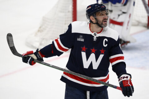 Alex Ovechkin scores, but the Capitals lose a 5th consecutive game, 5-2 to the Canadiens