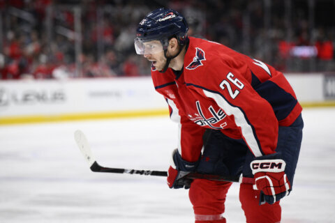 Capitals’ Nic Dowd leaves game against the Devils with an upper-body injury