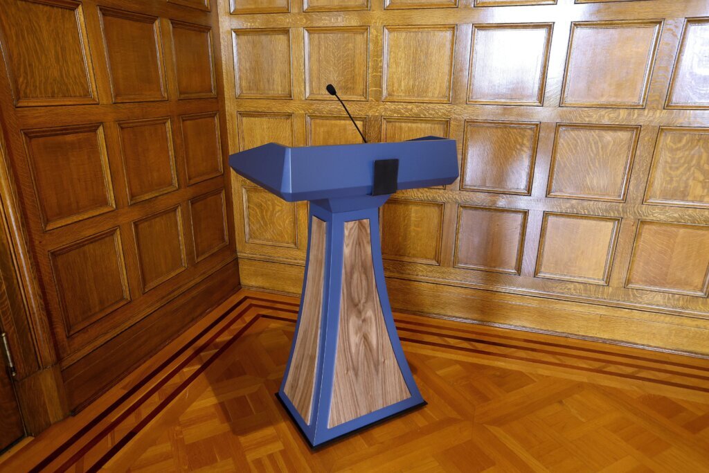 Audit of $19,000 lectern purchase for Arkansas governor almost done