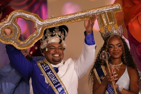 Never mind the mess, Carnival kicks off in Rio de Janeiro with coronation of King Momo